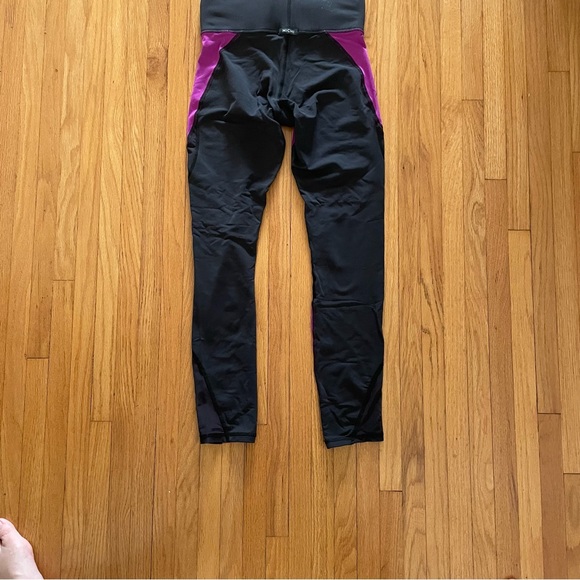 MICHI Hydra Crop Color Block Mesh-Panel Legging - XS - Picture 6 of 9